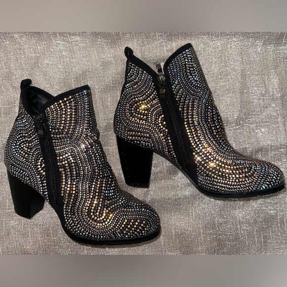 Beacon NWOT Rhinestone Booties Black Size 7 - Picture 2 of 8